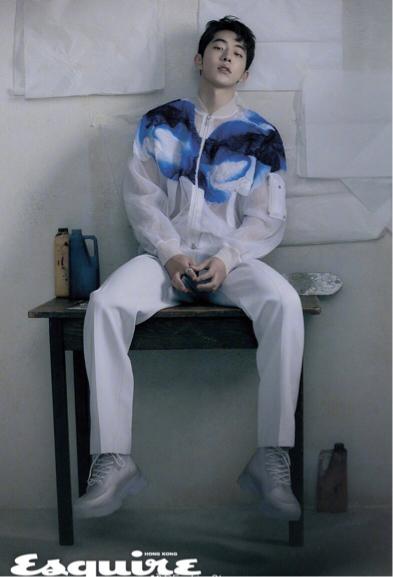 南柱赫身穿雾霾蓝西装,展示清新高级风,帅出新高度 南柱赫身穿雾霾蓝西装,展示清新高级风,帅出新高度