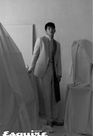 南柱赫身穿雾霾蓝西装,展示清新高级风,帅出新高度 南柱赫身穿雾霾蓝西装,展示清新高级风,帅出新高度