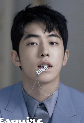 南柱赫身穿雾霾蓝西装,展示清新高级风,帅出新高度 南柱赫身穿雾霾蓝西装,展示清新高级风,帅出新高度