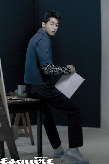 南柱赫身穿雾霾蓝西装,展示清新高级风,帅出新高度 南柱赫身穿雾霾蓝西装,展示清新高级风,帅出新高度