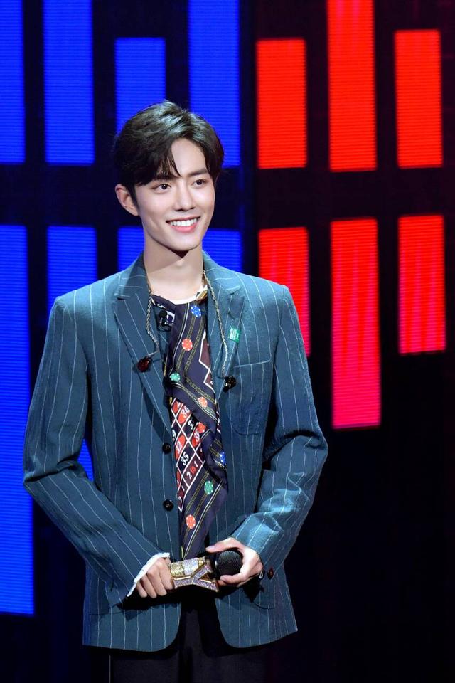 肖战玩起复古风,西装帅气儒雅,好看得过分,大长腿更吸睛 肖战玩起复古风,西装帅气儒雅,好看得过分,大长腿更吸睛