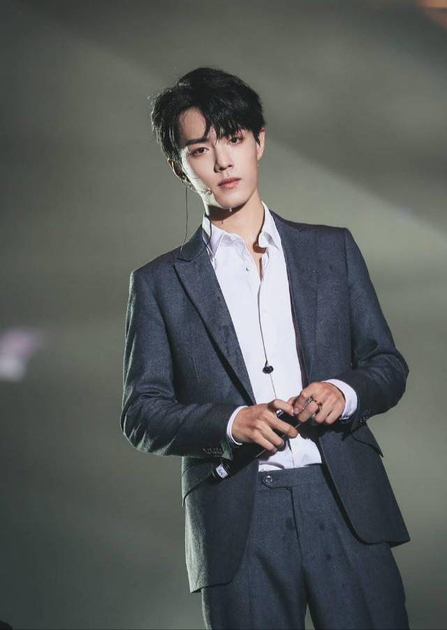 肖战玩起复古风,西装帅气儒雅,好看得过分,大长腿更吸睛 肖战玩起复古风,西装帅气儒雅,好看得过分,大长腿更吸睛