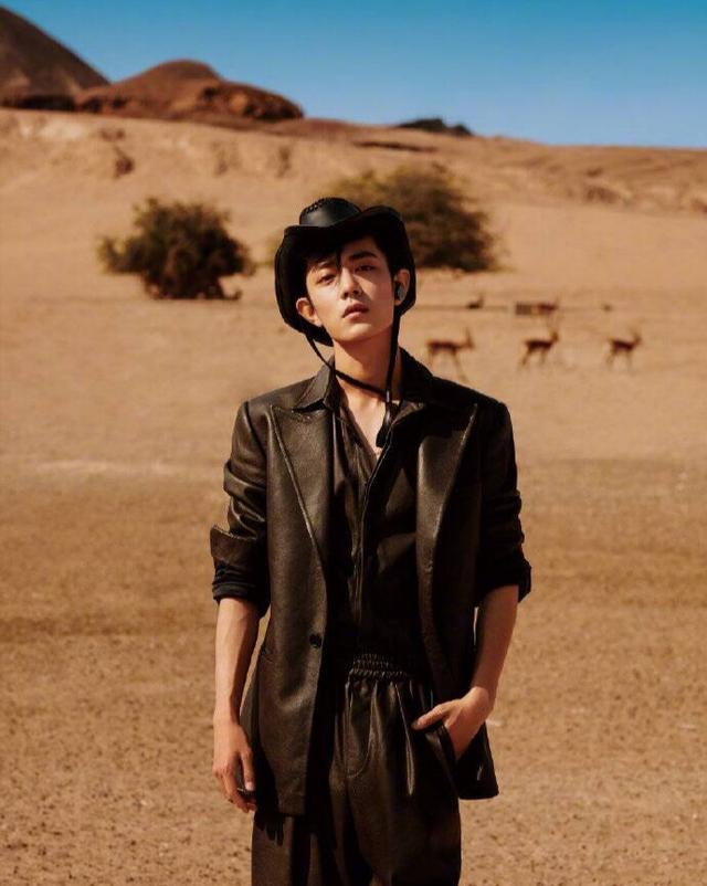 肖战玩起复古风,西装帅气儒雅,好看得过分,大长腿更吸睛 肖战玩起复古风,西装帅气儒雅,好看得过分,大长腿更吸睛