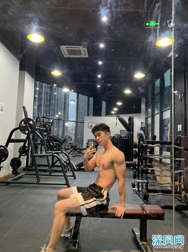 185cm高颜值鲜肉的身材居然这么棒,你也可以拥有这样 185cm高颜值鲜肉的身材居然这么棒,你也可以拥有这样