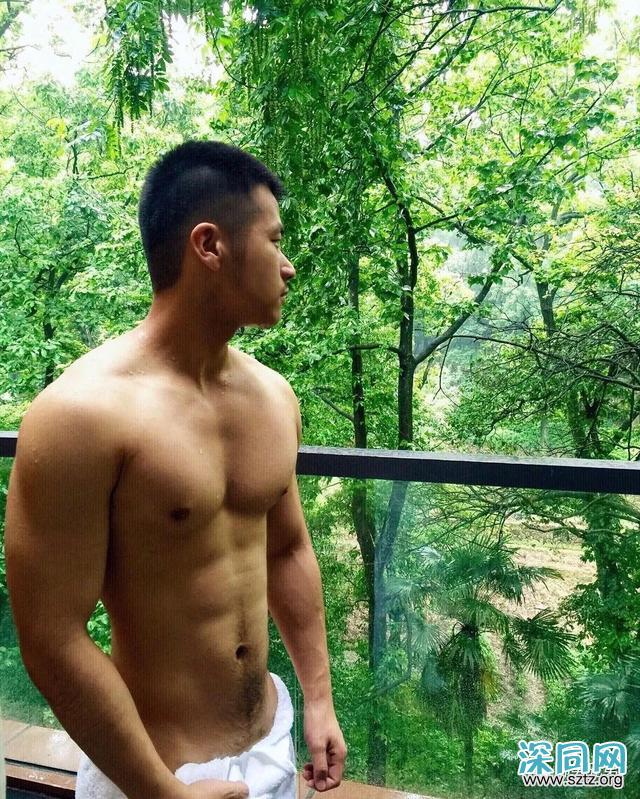 185CM超黑帅气大腹肌,阳光硬朗很可爱 185CM超黑帅气大腹肌,阳光硬朗很可爱