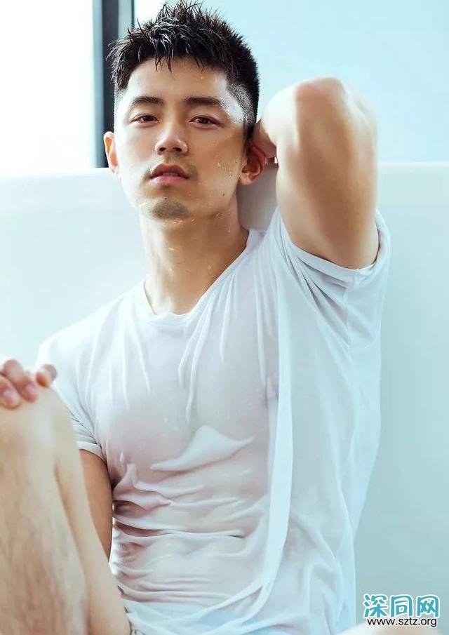 身材好到爆炸的直男帅哥,荷尔蒙在飘散 身材好到爆炸的直男帅哥,荷尔蒙在飘散