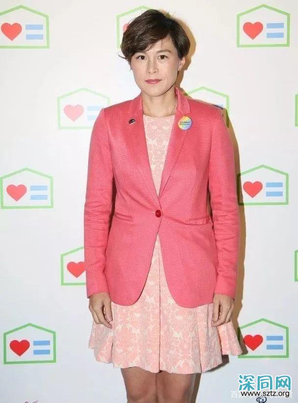 香港首位公开同性婚姻名人!40岁人气名媛甜蜜分享点滴 香港首位公开同性婚姻名人!40岁人气名媛甜蜜分享点滴