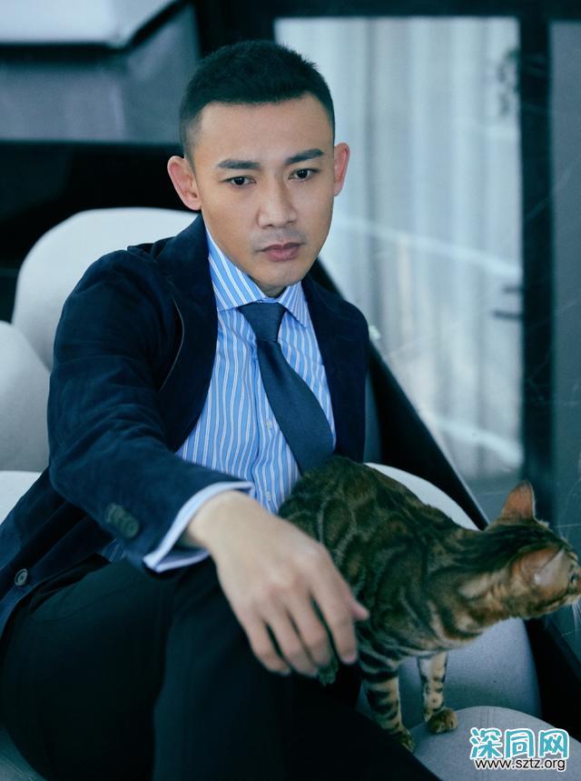 《延禧攻略》中的“大猪蹄子”聂远,在生活中穿西装的他更有魅力 《延禧攻略》中的“大猪蹄子”聂远,在生活中穿西装的他更有魅力