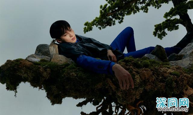 他是最新版“道明寺”,身穿不规则风衣搭西装裤出镜,混搭时尚 他是最新版“道明寺”,身穿不规则风衣搭西装裤出镜,混搭时尚