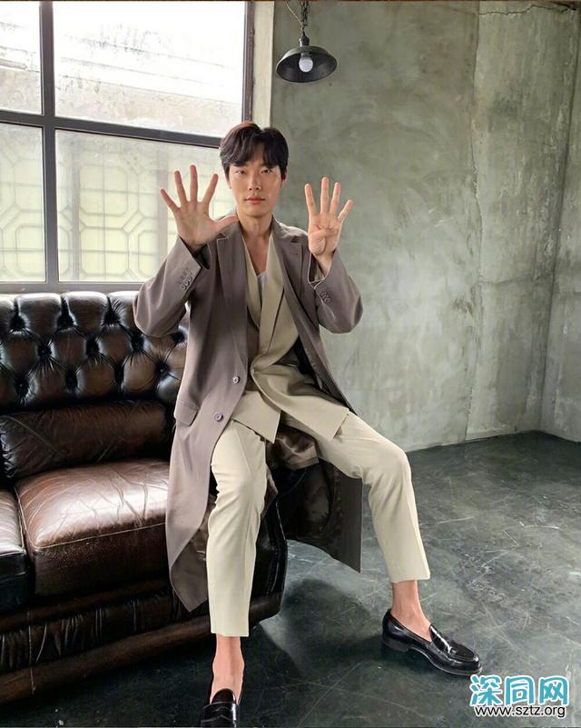 "丑帅男神"柳俊烈的时尚逆袭,教你变成韩系帅哥 "丑帅男神"柳俊烈的时尚逆袭,教你变成韩系帅哥