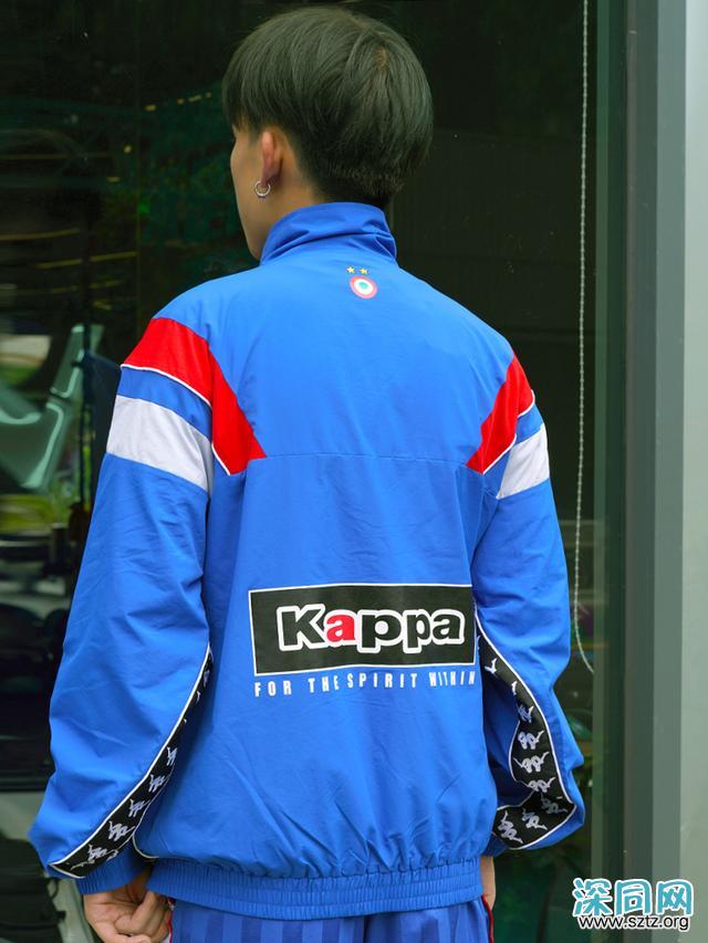 还是小时候穿的运动外套,只是它变潮了 还是小时候穿的运动外套,只是它变潮了