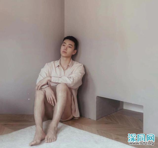 一个十分可口的甜菜鲜肉,90后正装小奶狗 一个十分可口的甜菜鲜肉,90后正装小奶狗