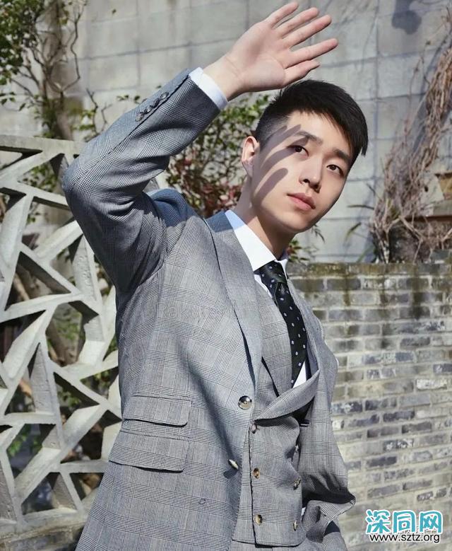 一个十分可口的甜菜鲜肉,90后正装小奶狗 一个十分可口的甜菜鲜肉,90后正装小奶狗