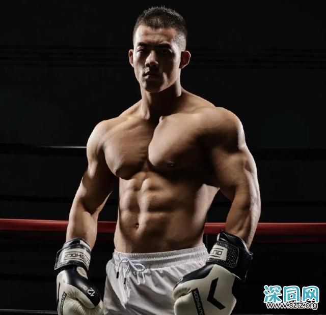 小鲜肉一口气50个俯卧撑,忍不住多看几眼 小鲜肉一口气50个俯卧撑,忍不住多看几眼