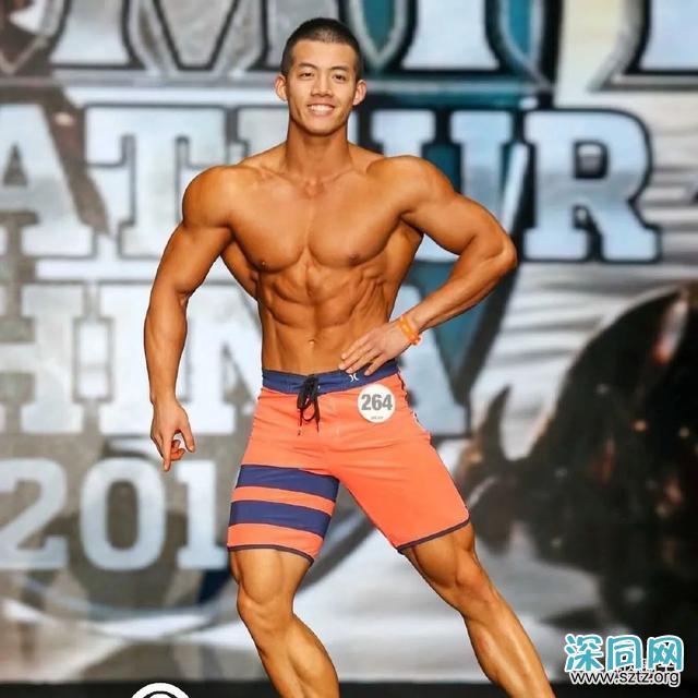 小鲜肉一口气50个俯卧撑,忍不住多看几眼 小鲜肉一口气50个俯卧撑,忍不住多看几眼