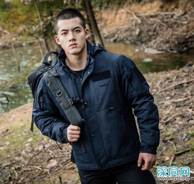 小鲜肉一口气50个俯卧撑,忍不住多看几眼 小鲜肉一口气50个俯卧撑,忍不住多看几眼