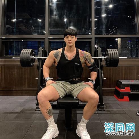 鲜肉脸+45公分的麒麟臂,这位韩国小伙的身材太给力了 鲜肉脸+45公分的麒麟臂,这位韩国小伙的身材太给力了