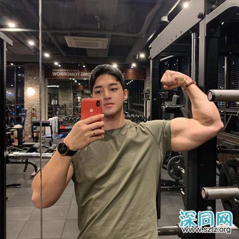 鲜肉脸+45公分的麒麟臂,这位韩国小伙的身材太给力了 鲜肉脸+45公分的麒麟臂,这位韩国小伙的身材太给力了