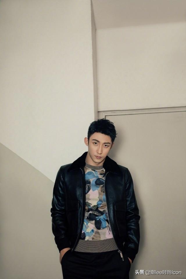 黄景瑜参加Dior活动系列,黑色夹克配休闲西裤 黄景瑜参加Dior活动系列,黑色夹克配休闲西裤