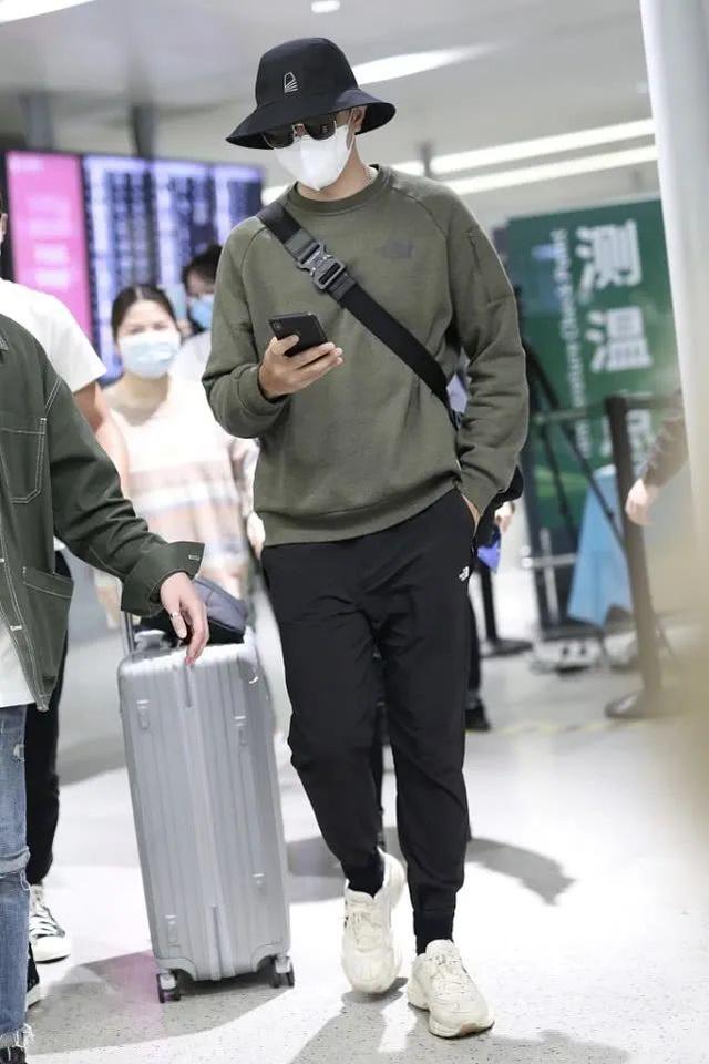 184cm金瀚时髦搭配,这3组圆领外套造型,打造时髦的利器 184cm金瀚时髦搭配,这3组圆领外套造型,打造时髦的利器