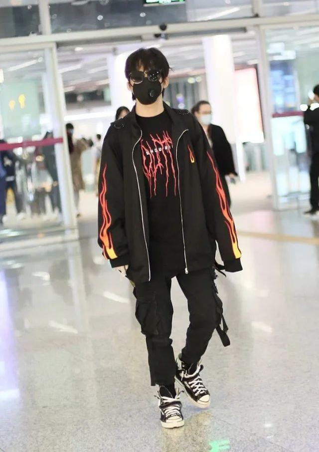 大张伟身高175轻松穿出潮流范,他最爱这些运动单品 大张伟身高175轻松穿出潮流范,他最爱这些运动单品