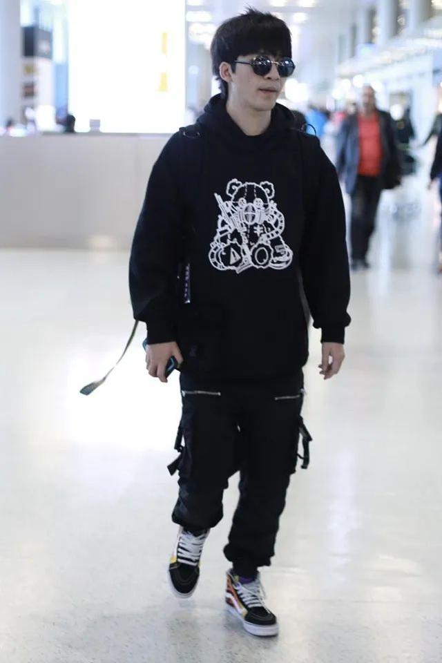 大张伟身高175轻松穿出潮流范,他最爱这些运动单品 大张伟身高175轻松穿出潮流范,他最爱这些运动单品