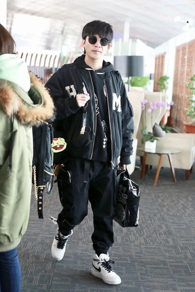 大张伟身高175轻松穿出潮流范,他最爱这些运动单品 大张伟身高175轻松穿出潮流范,他最爱这些运动单品