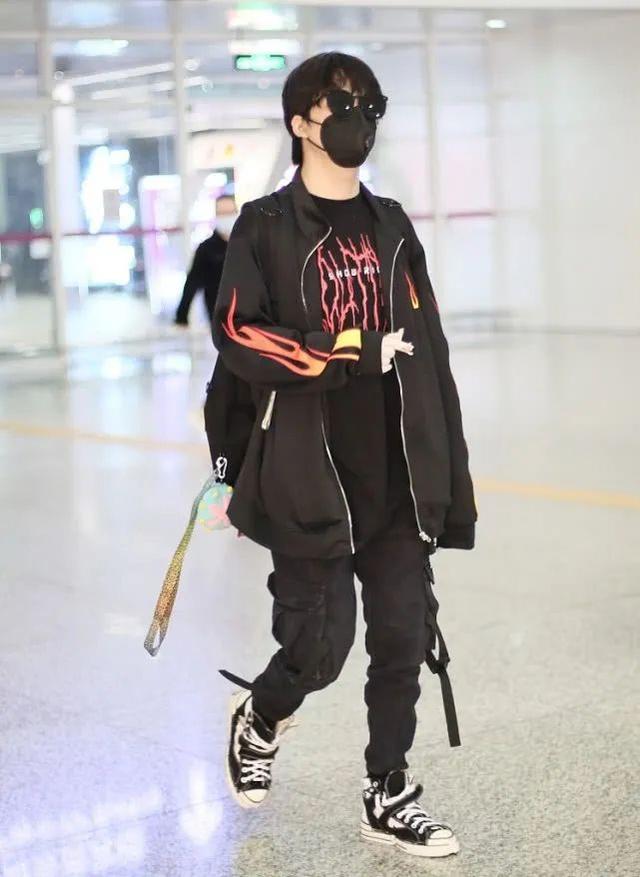 大张伟身高175轻松穿出潮流范,他最爱这些运动单品 大张伟身高175轻松穿出潮流范,他最爱这些运动单品