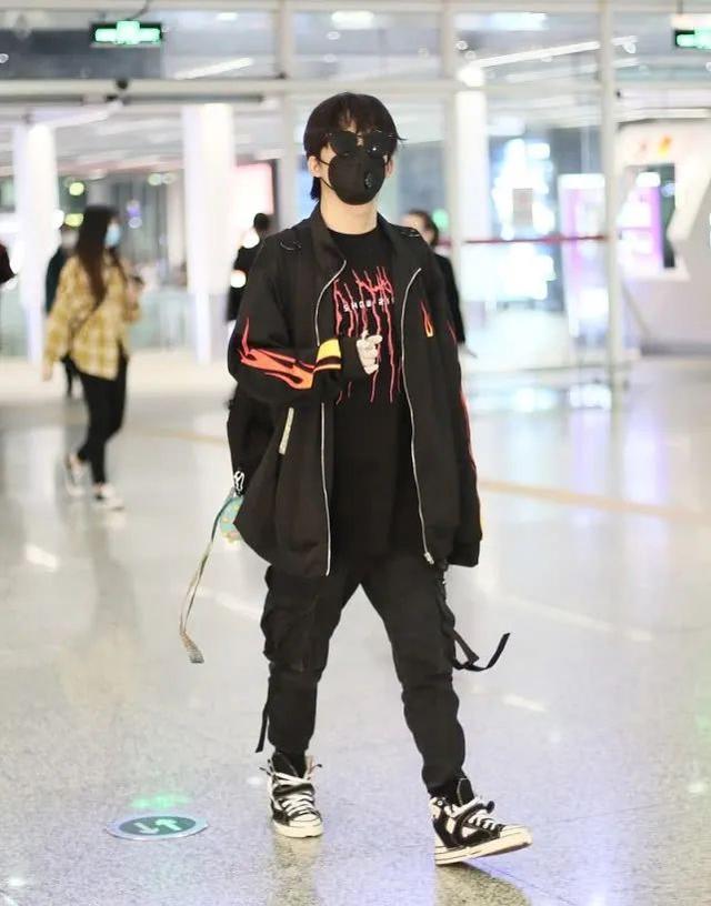 大张伟身高175轻松穿出潮流范,他最爱这些运动单品 大张伟身高175轻松穿出潮流范,他最爱这些运动单品