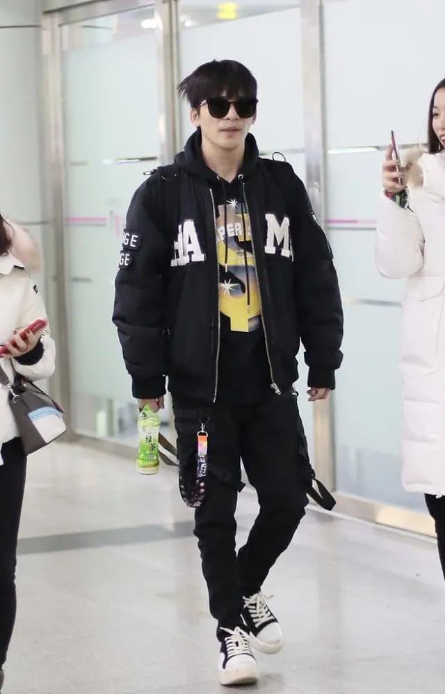 大张伟身高175轻松穿出潮流范,他最爱这些运动单品 大张伟身高175轻松穿出潮流范,他最爱这些运动单品