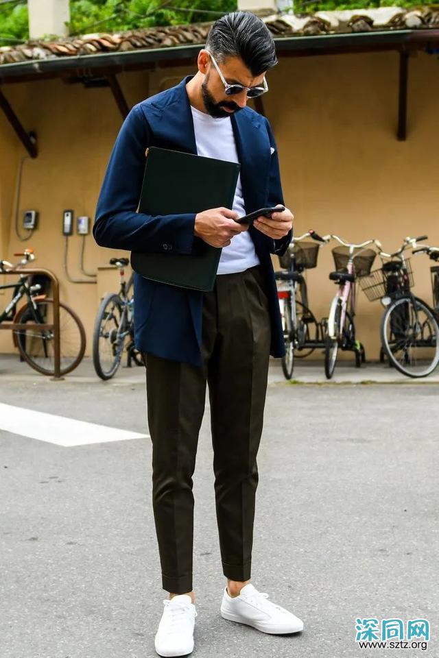 穿西裤一直搭配皮鞋?换运动鞋试试,造型时髦出众 穿西裤一直搭配皮鞋?换运动鞋试试,造型时髦出众