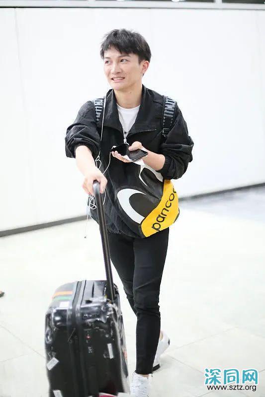 个子不到170怎么穿?看看身高161的周深,造型时髦又显高 个子不到170怎么穿?看看身高161的周深,造型时髦又显高