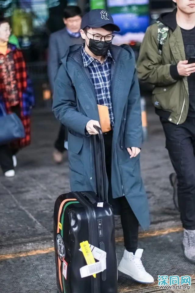 个子不到170怎么穿?看看身高161的周深,造型时髦又显高 个子不到170怎么穿?看看身高161的周深,造型时髦又显高