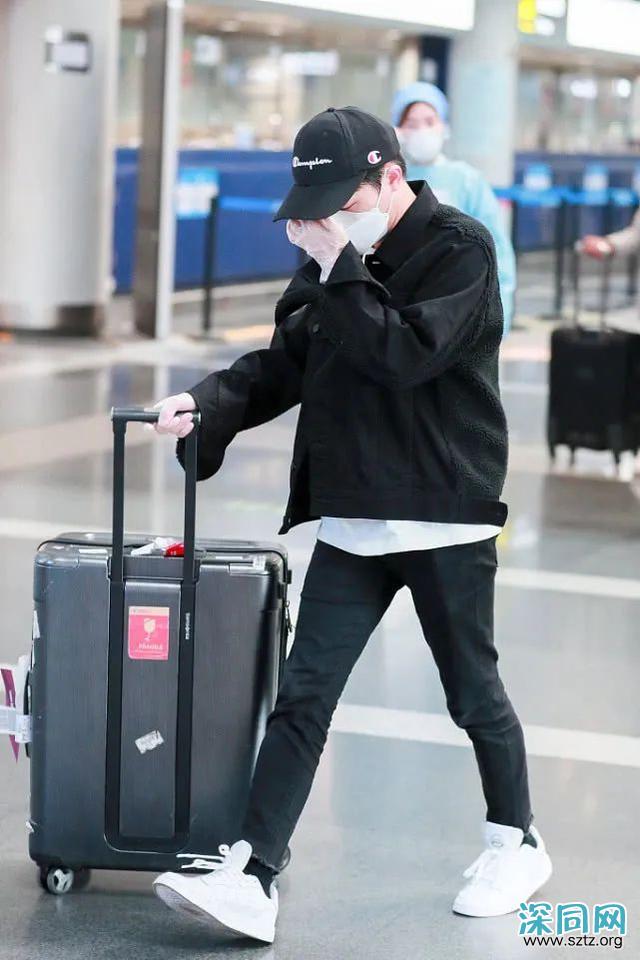 个子不到170怎么穿?看看身高161的周深,造型时髦又显高 个子不到170怎么穿?看看身高161的周深,造型时髦又显高