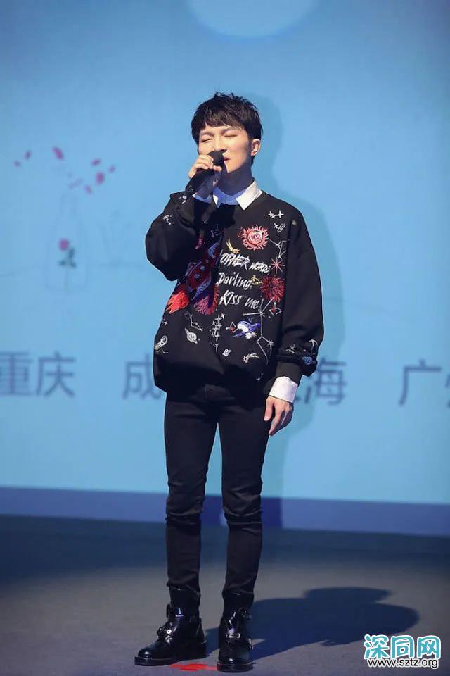 个子不到170怎么穿?看看身高161的周深,造型时髦又显高 个子不到170怎么穿?看看身高161的周深,造型时髦又显高