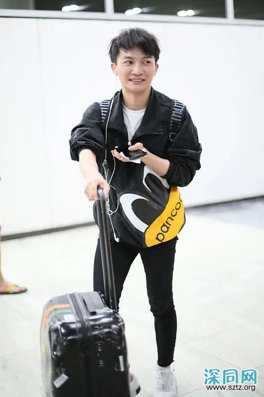 个子不到170怎么穿?看看身高161的周深,造型时髦又显高 个子不到170怎么穿?看看身高161的周深,造型时髦又显高