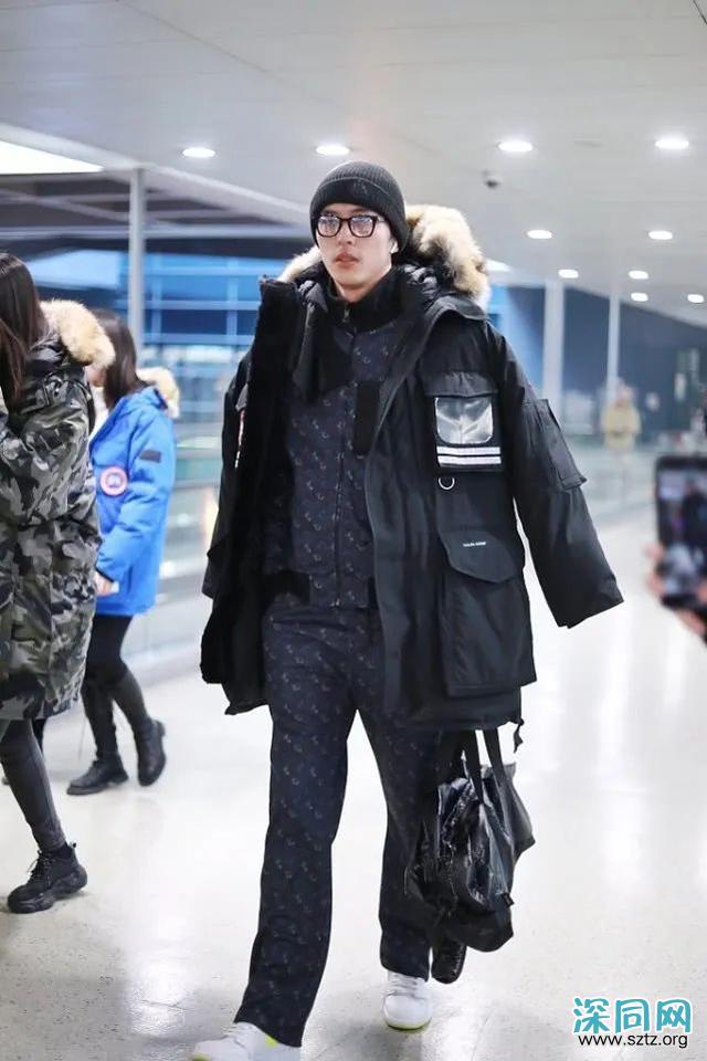 徐开骋轻松出行,短裤搭配外套,187cm的身高也穿成五五身 徐开骋轻松出行,短裤搭配外套,187cm的身高也穿成五五身