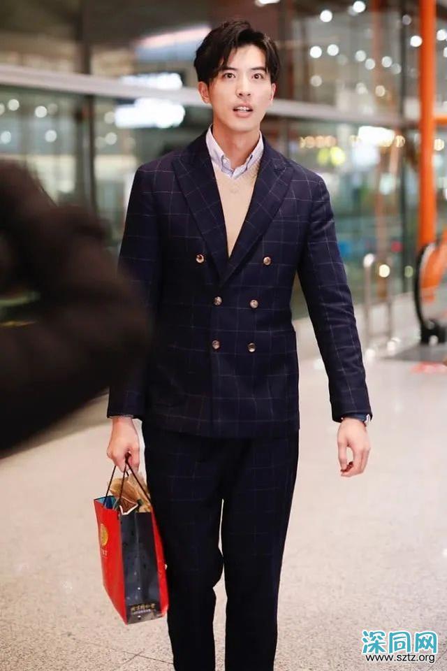 徐开骋轻松出行,短裤搭配外套,187cm的身高也穿成五五身 徐开骋轻松出行,短裤搭配外套,187cm的身高也穿成五五身