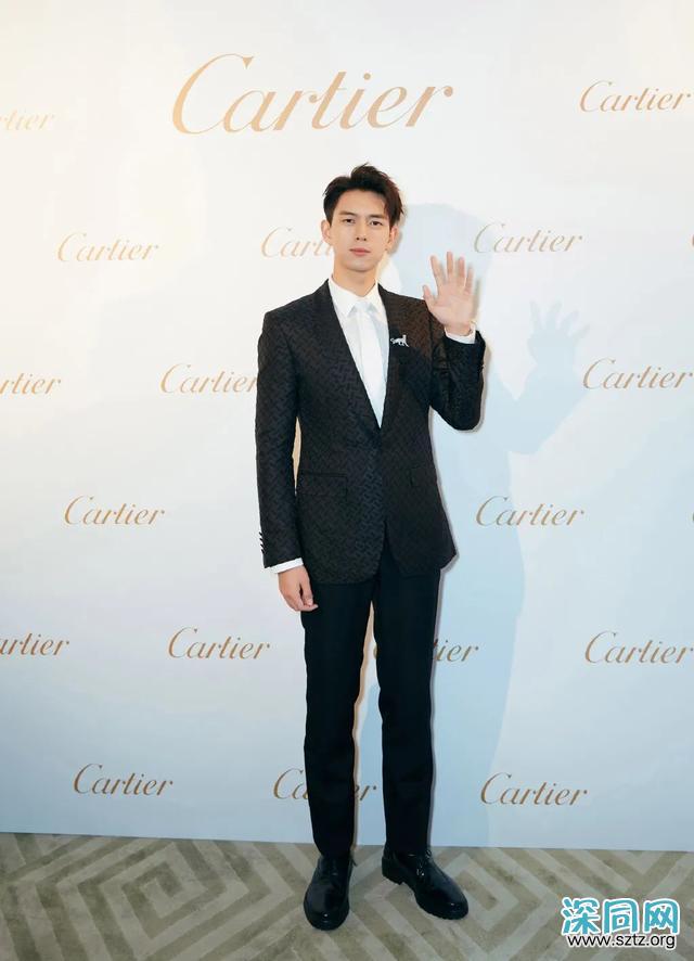 李现帅气造型,三七分发型+西装,绅士范十足 李现帅气造型,三七分发型+西装,绅士范十足