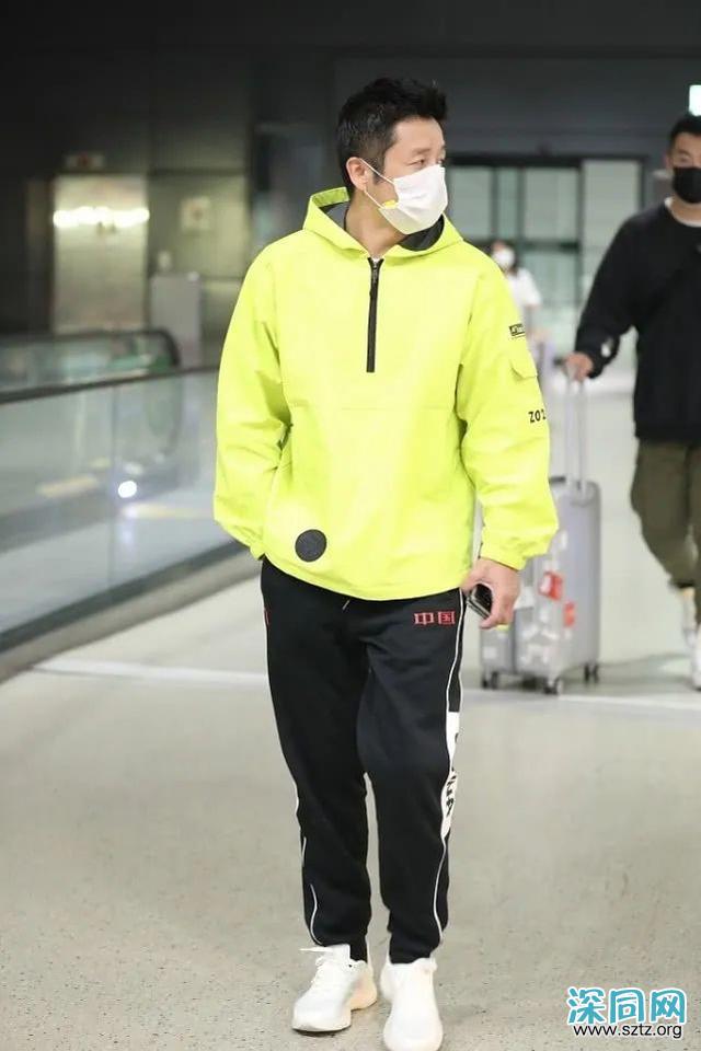 162cm邹市明也很会穿,安踏运动裤+荧光绿外套,打造潮流范 162cm邹市明也很会穿,安踏运动裤+荧光绿外套,打造潮流范