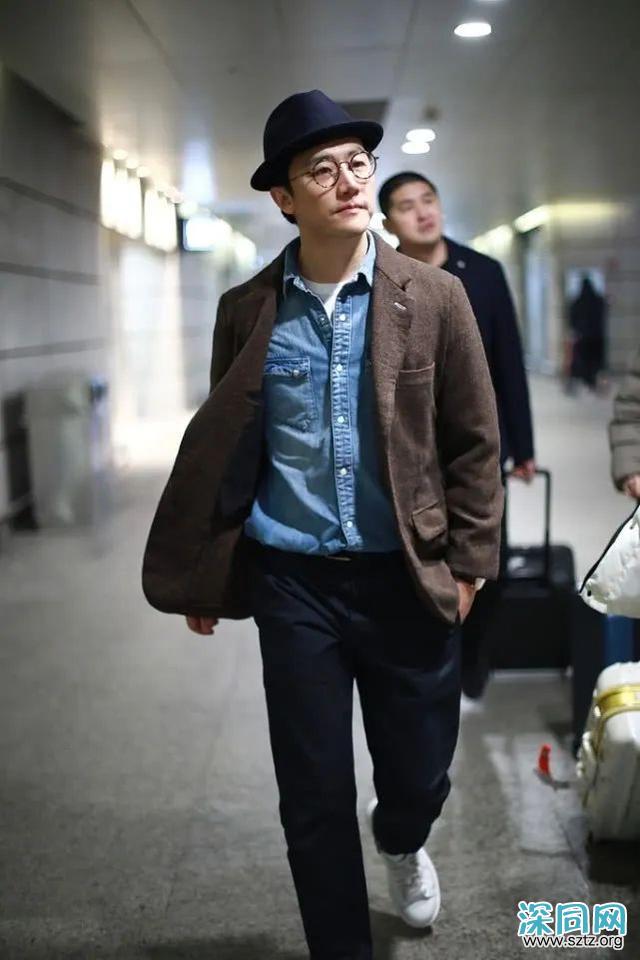 黄轩变换风格,造型低调帅气,这两组搭配轻松穿出时髦范 黄轩变换风格,造型低调帅气,这两组搭配轻松穿出时髦范