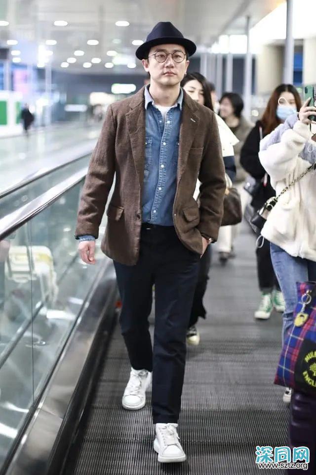 黄轩变换风格,造型低调帅气,这两组搭配轻松穿出时髦范 黄轩变换风格,造型低调帅气,这两组搭配轻松穿出时髦范