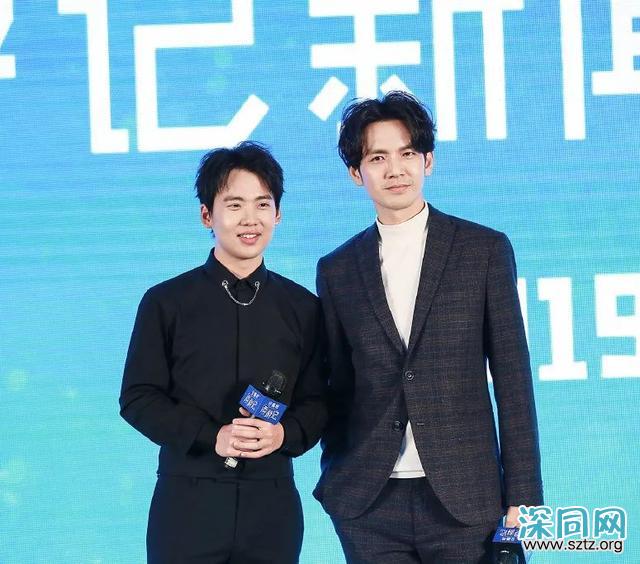 钟汉良帅气造型,这哪像45岁?造型青春时髦 钟汉良帅气造型,这哪像45岁?造型青春时髦