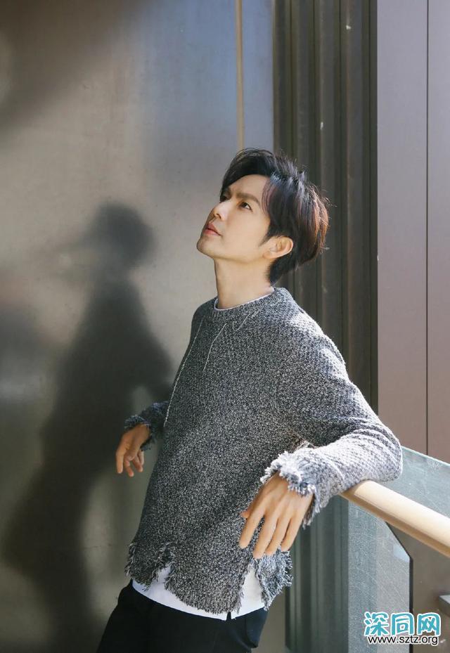 钟汉良帅气造型,这哪像45岁?造型青春时髦 钟汉良帅气造型,这哪像45岁?造型青春时髦