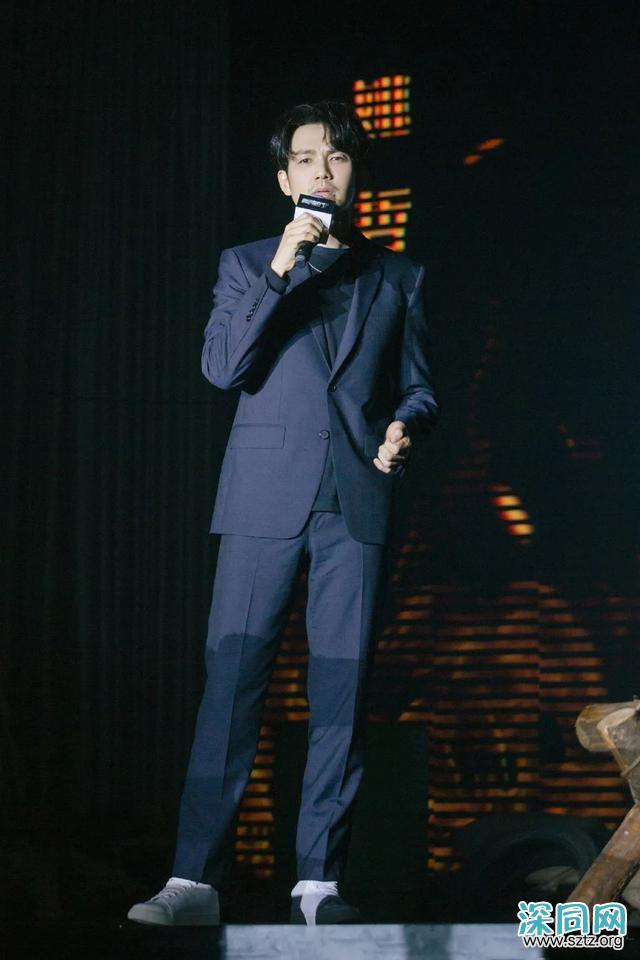 钟汉良帅气造型,这哪像45岁?造型青春时髦 钟汉良帅气造型,这哪像45岁?造型青春时髦