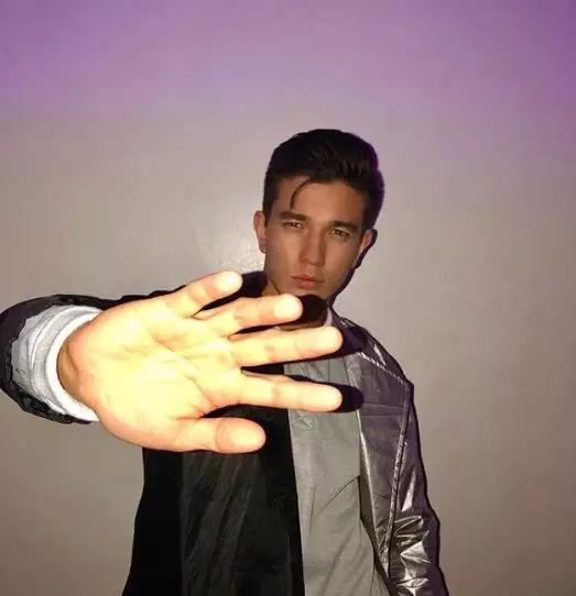 巴西肌肉小哥走红网络,完美身材让网友大呼:酸了! 巴西肌肉小哥走红网络,完美身材让网友大呼:酸了!