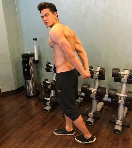 巴西肌肉小哥走红网络,完美身材让网友大呼:酸了! 巴西肌肉小哥走红网络,完美身材让网友大呼:酸了!