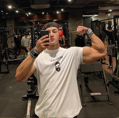 3年打造型男身材,臂围45公分,太强悍了 3年打造型男身材,臂围45公分,太强悍了