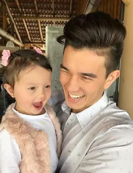 巴西肌肉小哥走红网络,完美身材让网友大呼:酸了! 巴西肌肉小哥走红网络,完美身材让网友大呼:酸了!