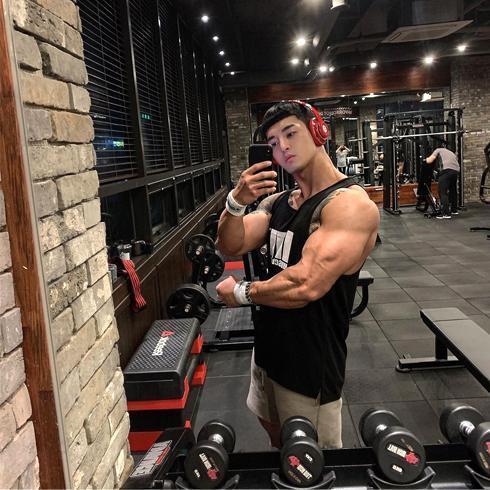 3年打造型男身材,臂围45公分,太强悍了 3年打造型男身材,臂围45公分,太强悍了